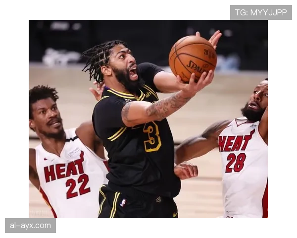 汉堡锋线火力全开，状态回暖引爆球迷热议