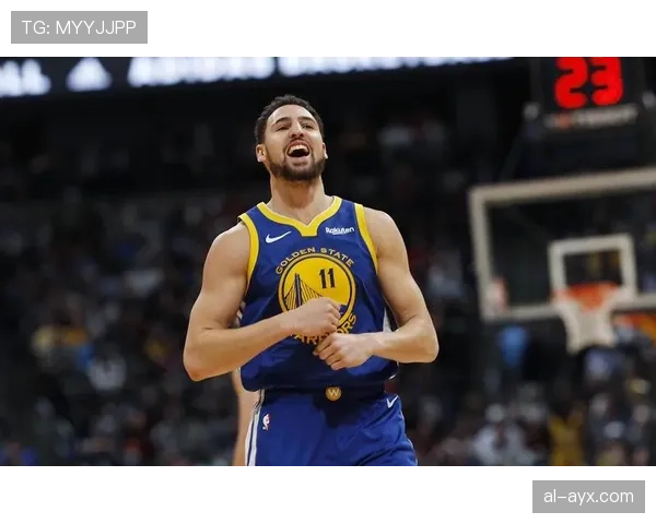 格兰特·威廉姆斯无球跑动制造空位，三分效率领跑锋线群